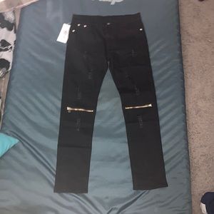 Ripped jeans with zippers